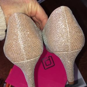 Gold glitter pumps